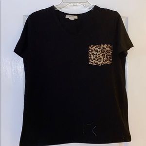 Black tshrt with leopard pocket Size Large